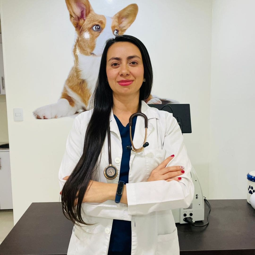 Dra. Cindy Rocha - Cuadrada